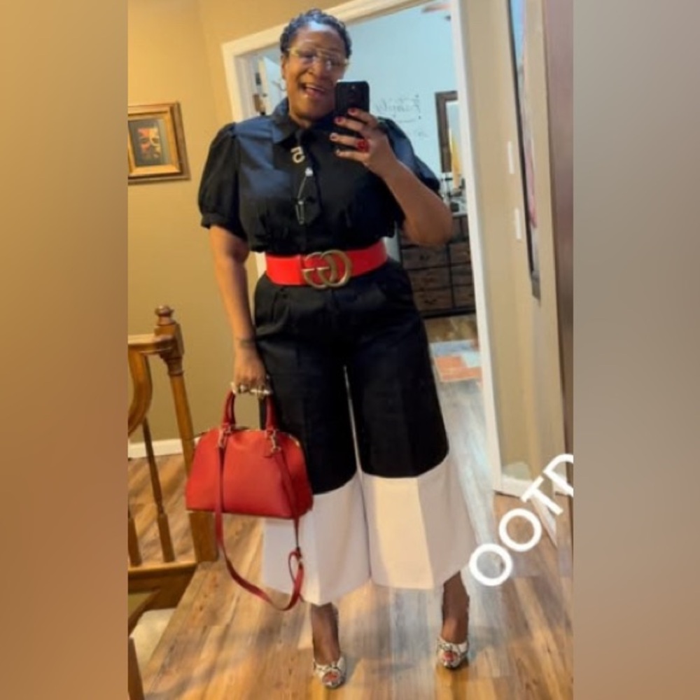 Chic Black and Cream Wide-Leg Pants - Picture 3 of 3